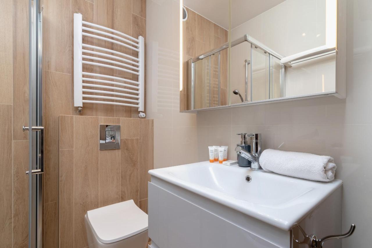 Business For Office Kolaczy By Renters Krakau